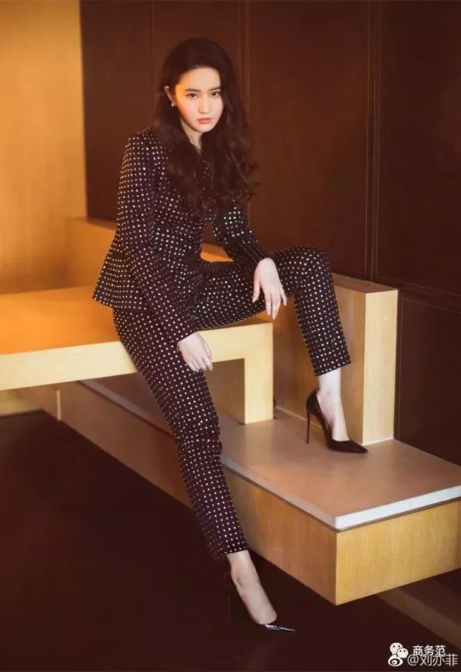 刘亦菲尚美头冠,刘亦菲黑色礼服戴皇冠迪奥