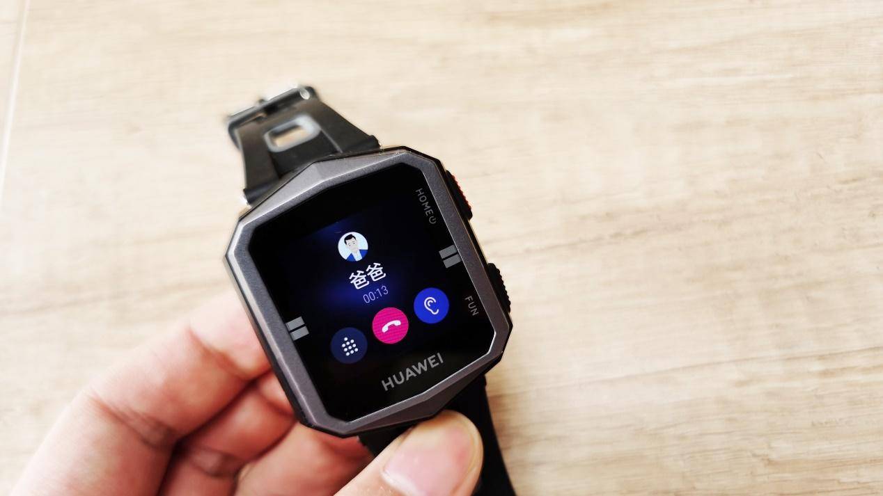 华为儿童手表3X：九重AI定位+4G高清通话，孩子最酷的新年礼物