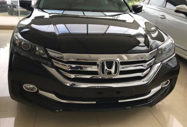 4年前本田粉25万捡漏六缸雅阁，油门如丝顺滑，261马力7秒破百