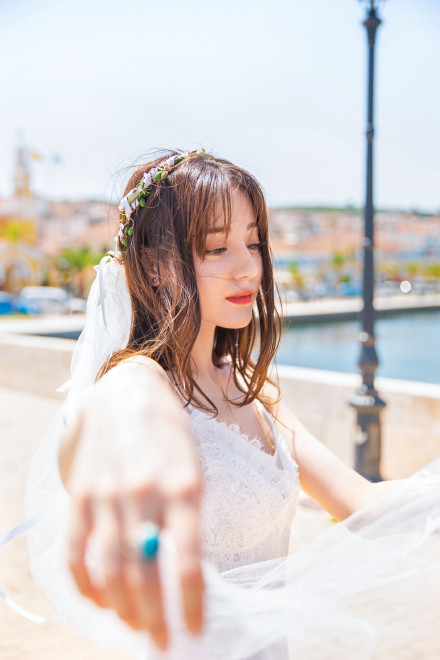 迪丽热巴曝绝美婚纱,迪丽热巴各色系婚纱照集锦