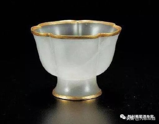 那个带唇印的红酒杯是什么杯？看完你就是朋友圈最懂葡萄酒杯的人