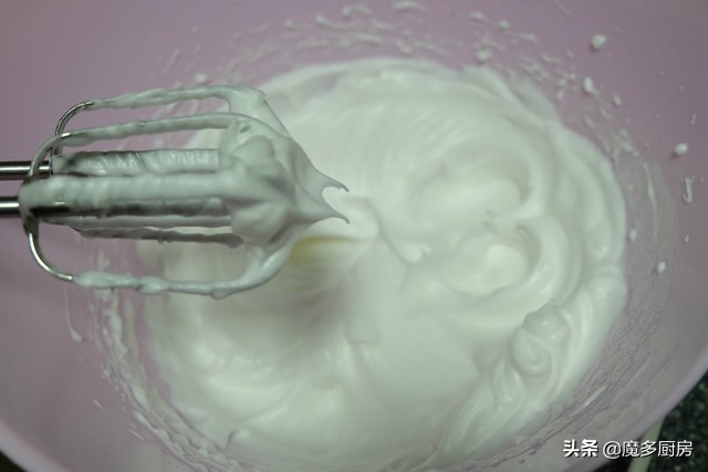 如何用鸡蛋和面粉做最简单的蛋糕,鸡蛋面粉和白砂糖做蛋糕不用牛奶