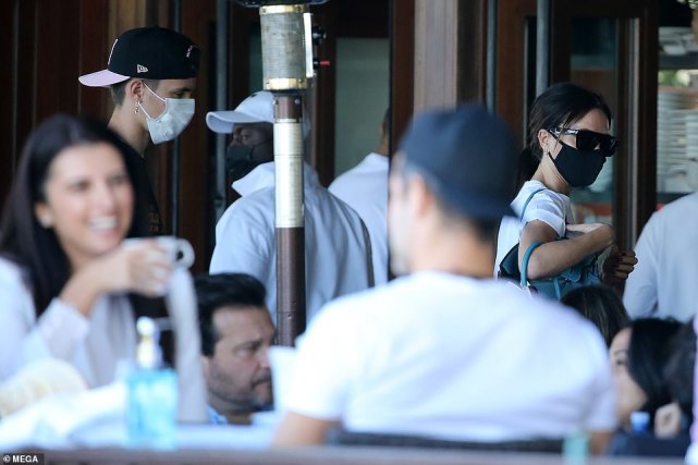 贝克汉姆小七戴墨镜,贝克汉姆家小七