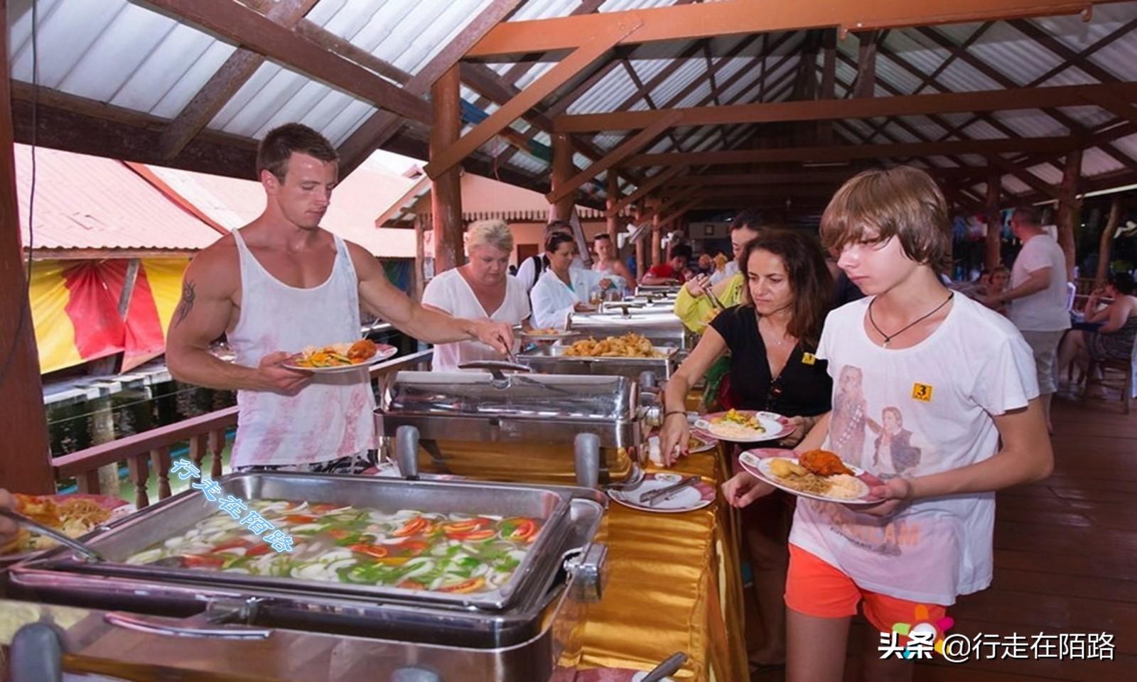 泰国回民村,泰国踩高跷