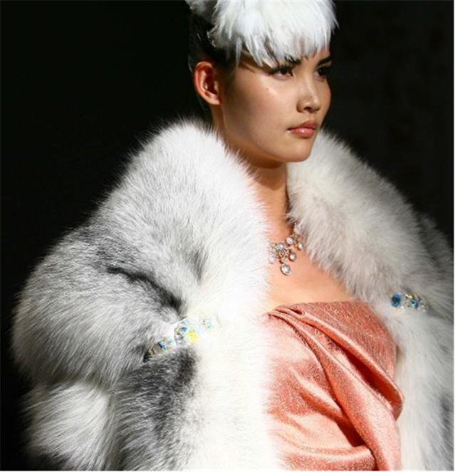 女士皮草怎么辨别好坏,编织皮草怎么知道真假