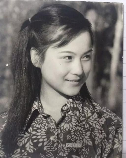 林青霞扎头发年轻照片,林青霞邓丽君