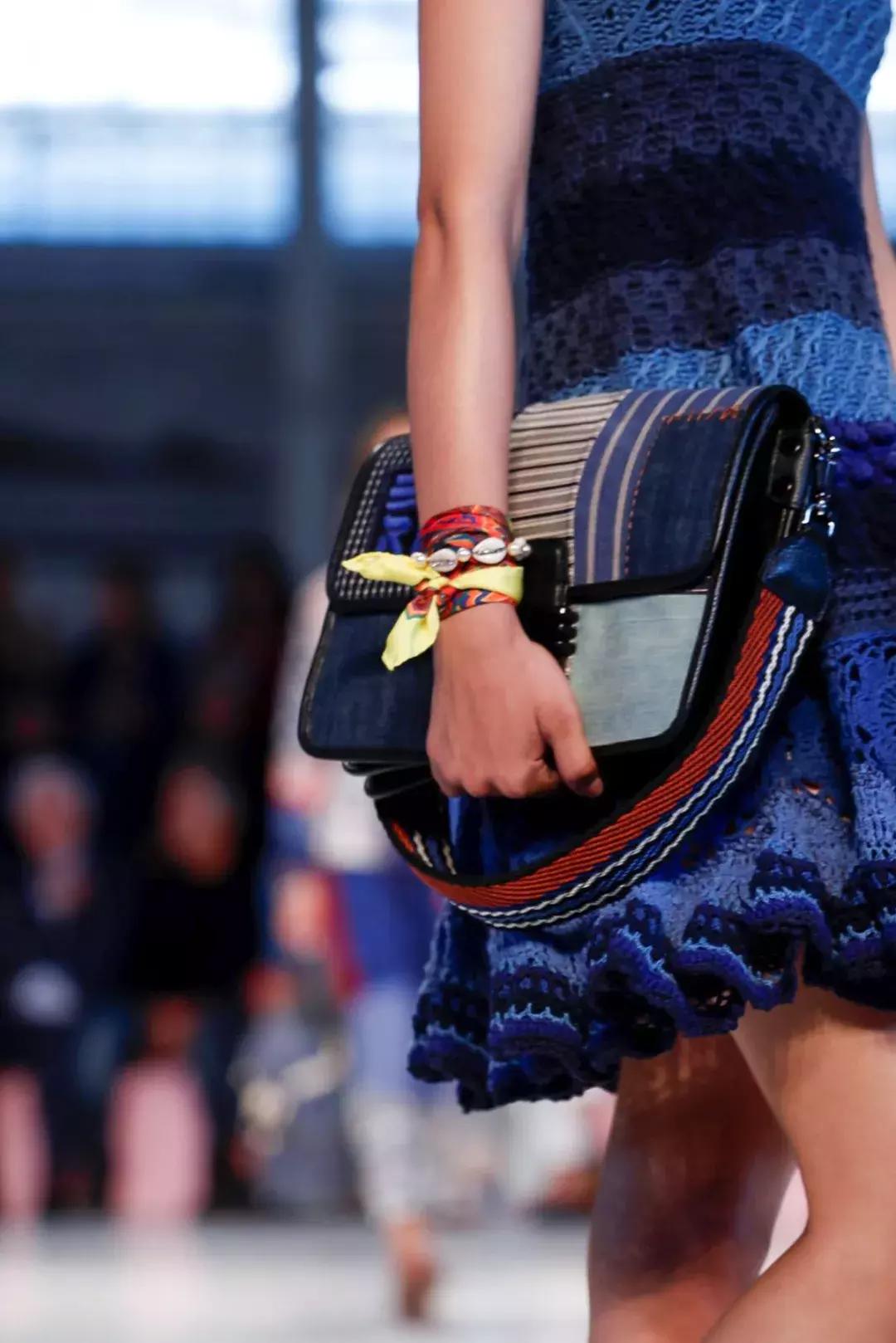 这些丝巾小技巧快学起来,丝巾时尚教学