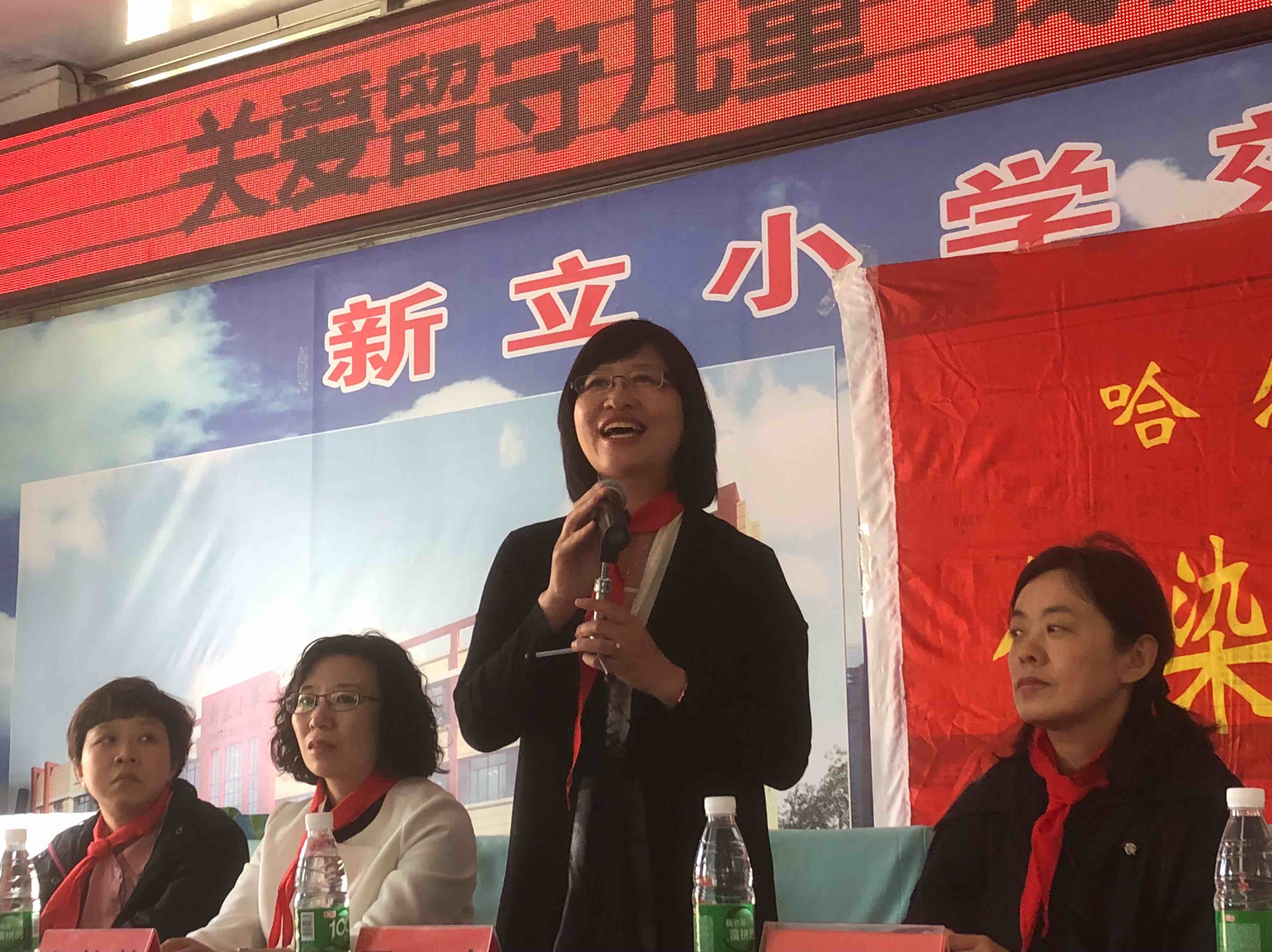 医护人员看望留守儿童,医护人员看望农村小孩