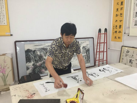 不须扬鞭自奋蹄上一句,李红印视频