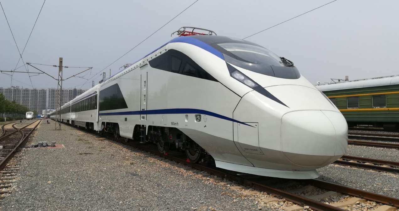 奇葩动车组黑色,绿色动车组