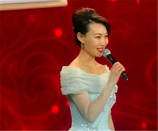 央视主持人李梓萌的父亲叫什么名,央视主持人李梓萌年龄