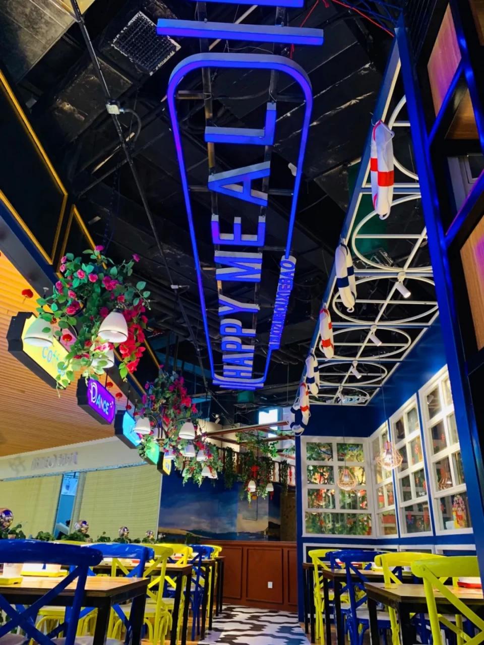 多嘴肉蟹煲餐厅设计,多嘴肉蟹煲点评