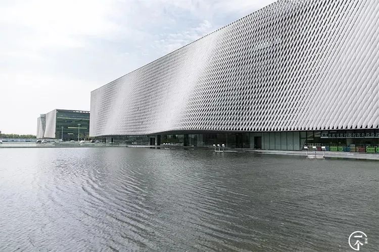 2000万在深圳能买到别墅吗,2000能在深圳租到怎样的房子