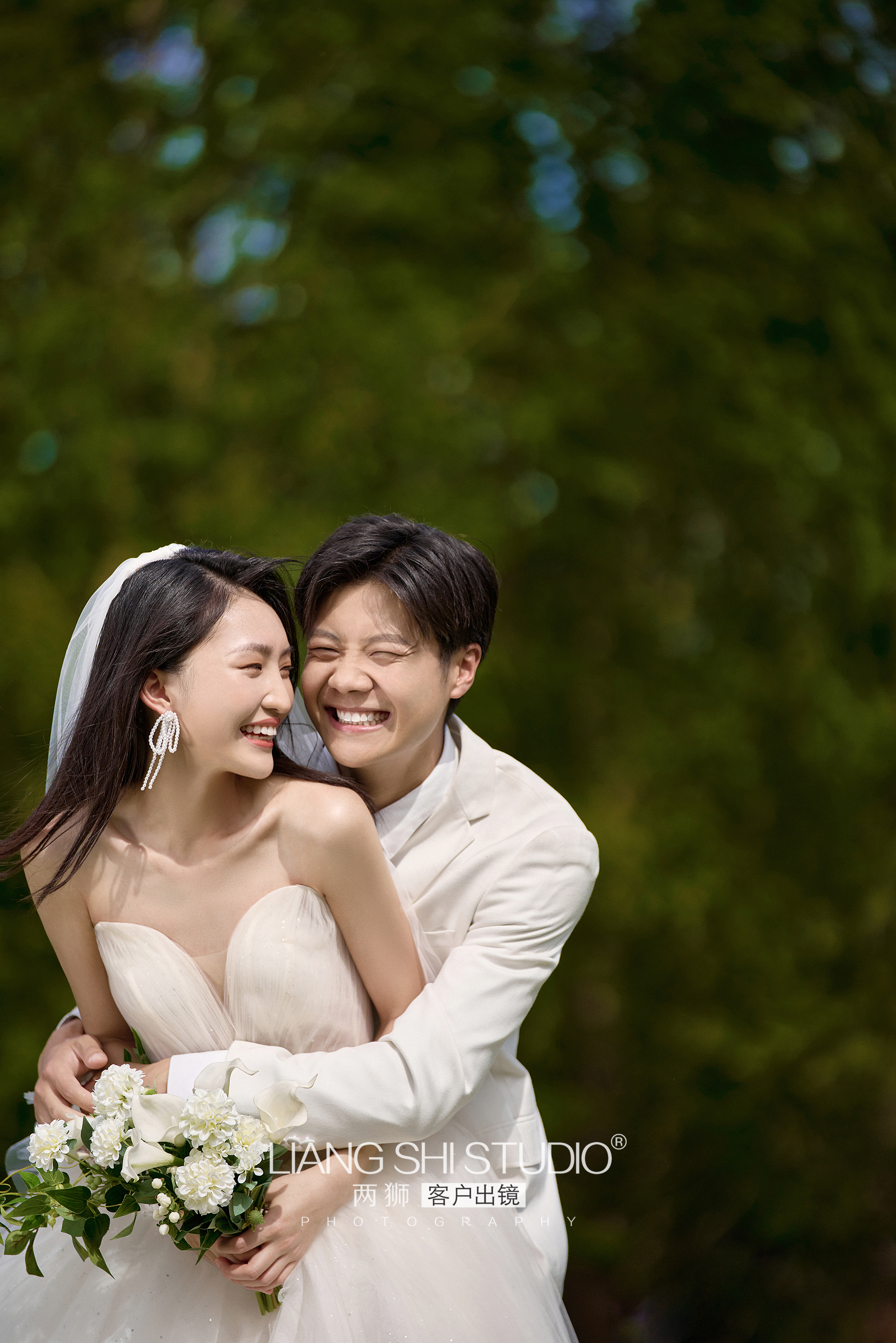 韩式杂志风婚纱照夸张造型,韩式简约婚纱照高级感幸福感爆棚