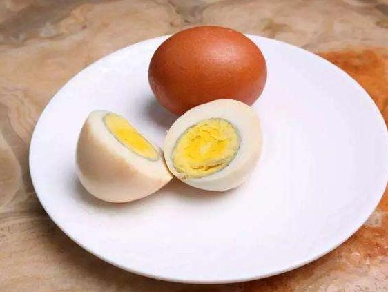 白贵宾犬怎么毛色会变,贵宾犬怎么护理毛发