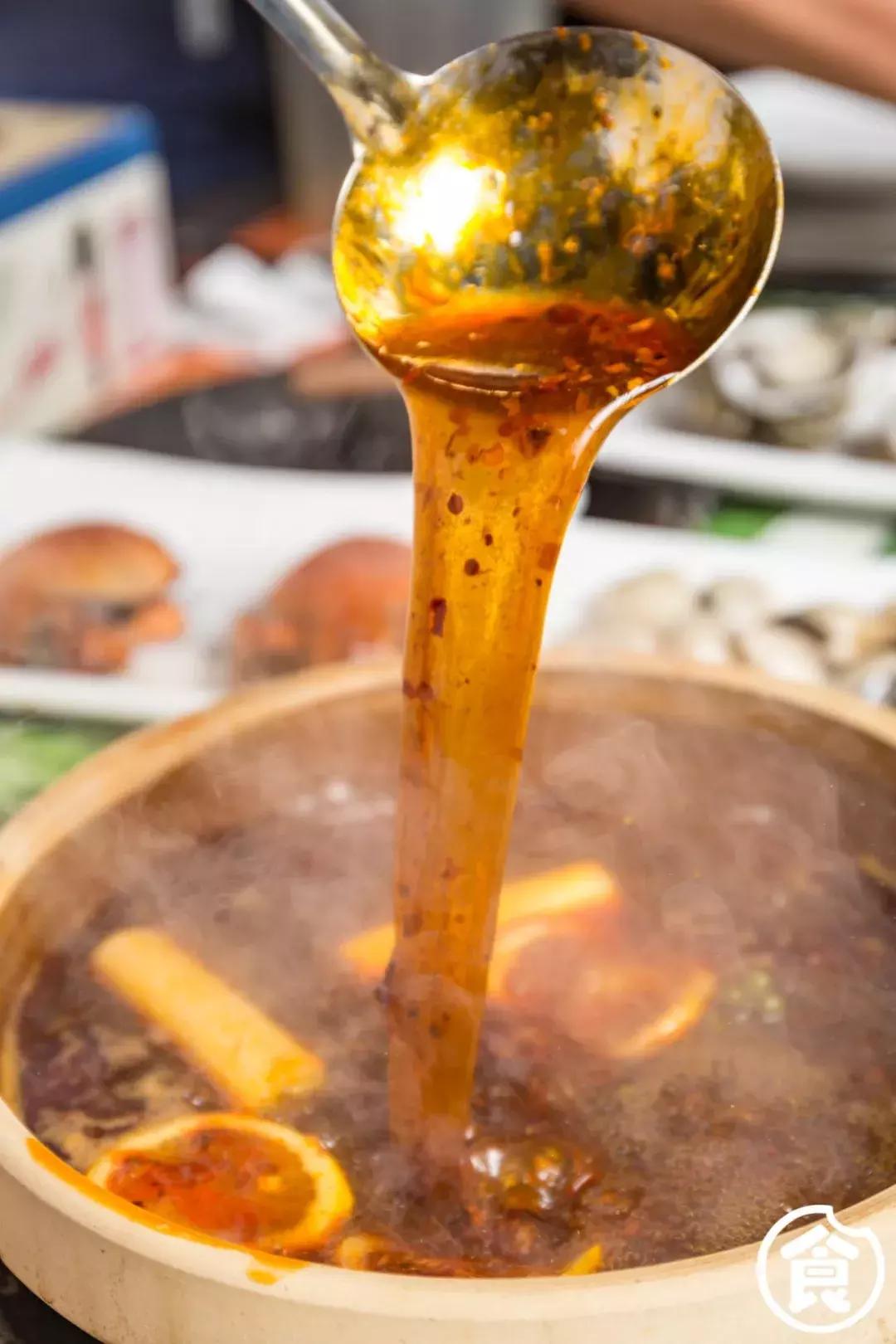 桥东爆出一锅「豪华花胶鸡」排队也要吃！还藏着一个海鲜市集