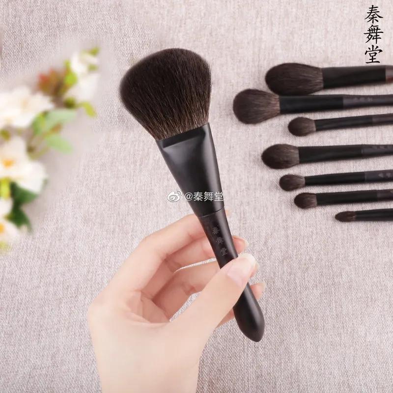 妆后没有想象中好看？想要提升化妆技巧，离不开这些工具