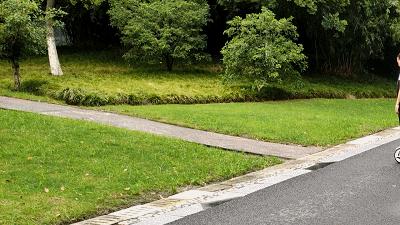 多种路面通过性强，试玩有酷炫灯效的乐行天下E3平衡车