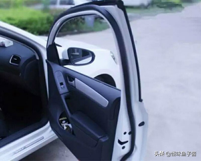 汽车内饰清洁的最佳方法,汽车内饰除异味最好的方法