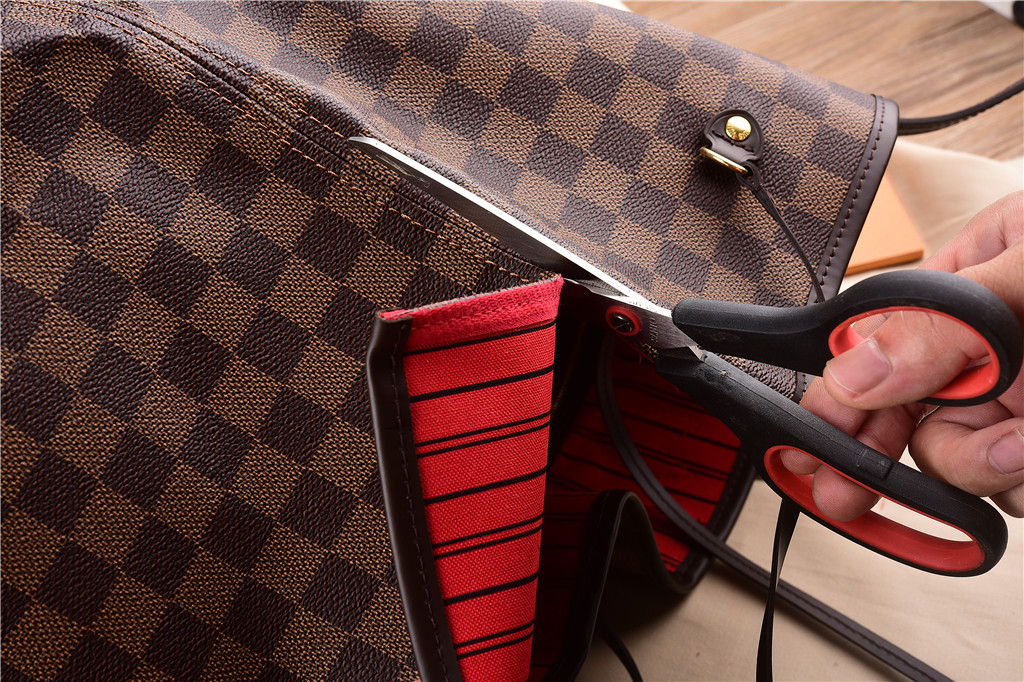 买lv包拆开的真实视频,lv包买回来自己拼