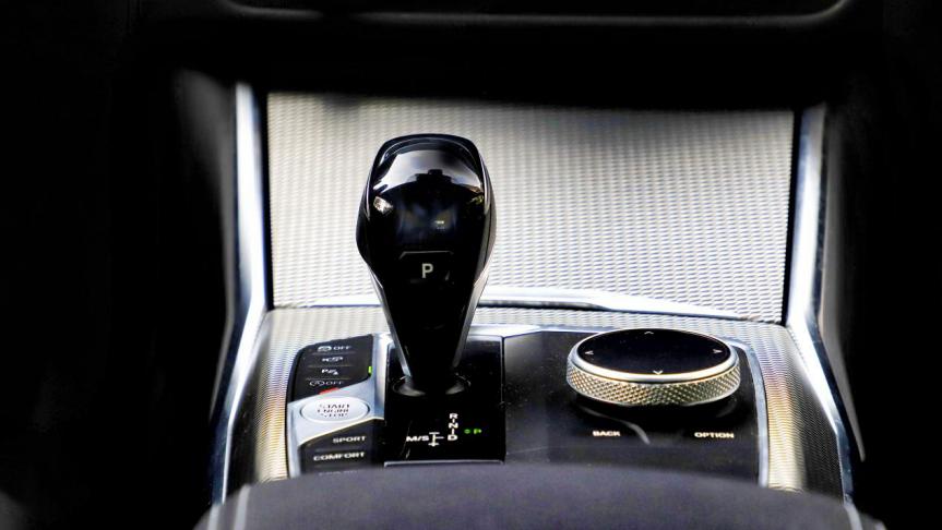 2022款宝马325i曜夜版试驾视频,车评宝马320i