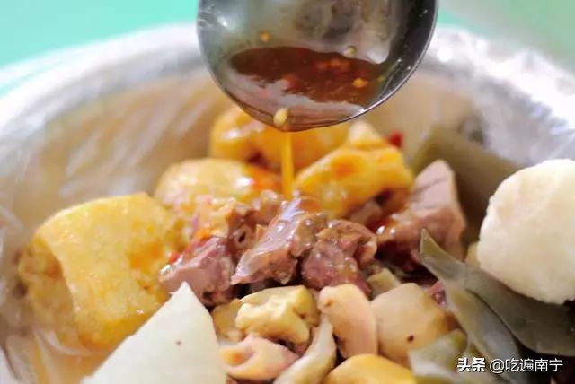 没吃过路边摊的麻辣烫,广西南宁街边老牌牛杂