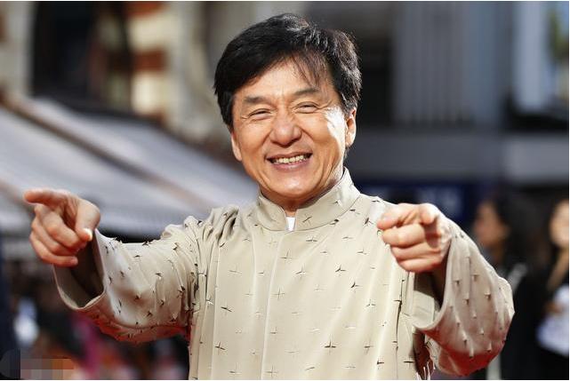 成龙何以如此爱国？成龙的家国情怀，为什么如此至诚至真？