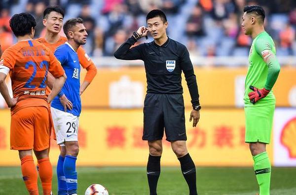 中国足球新闻最新事件,中国足协傅明争议判罚