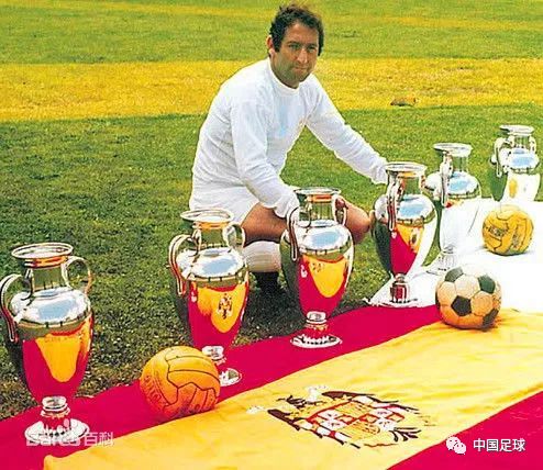 足坛十大巨星,西班牙足球十大巨星