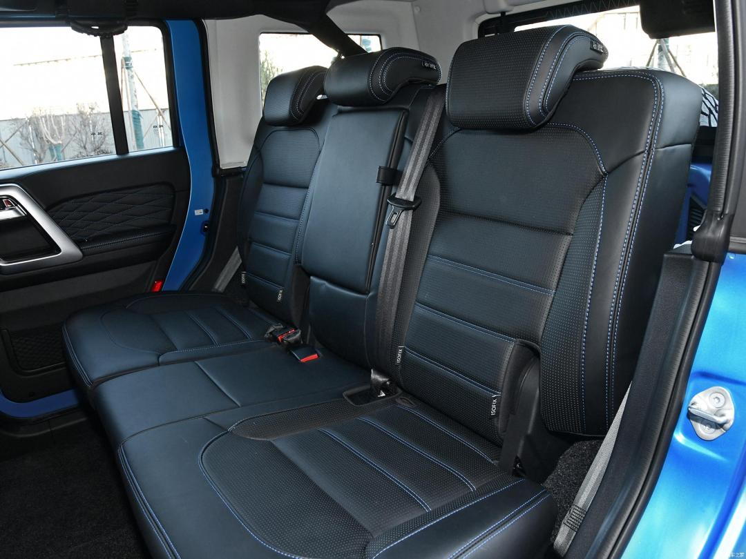 普拉多对比新bj40实车照片,开老款丰田普拉多2700视频