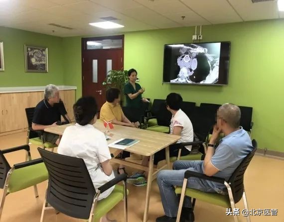 “我又过了一关，你们真是我的救命恩人！”