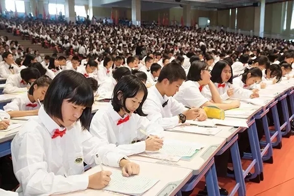 东莞东华高考状元第一名,广东东莞状元郎