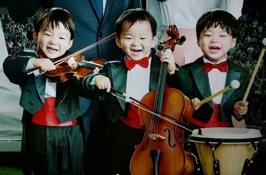 宋一国多胞胎爸爸图片,民国表情包男孩长大了有女朋友了