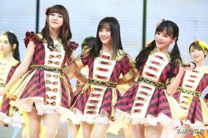 鞠婧祎18岁到40岁的颜值变化,鞠婧祎高中成绩好吗