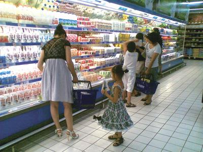 儿子偷偷回来买东西故意没扫码,孩子偷偷拿了超市的糖果怎么办