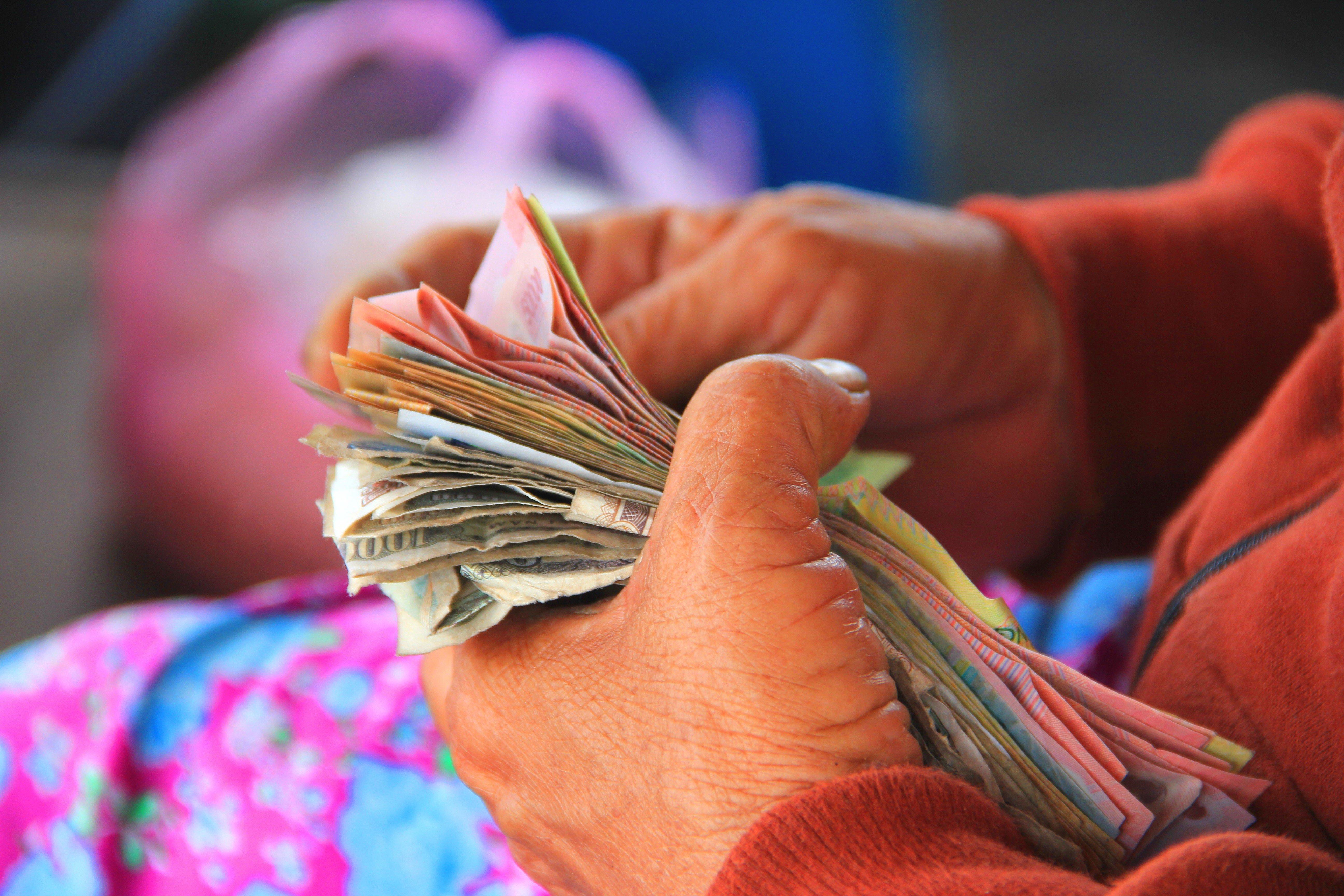 工资怎么算每个小时多少钱,工资如何算日薪