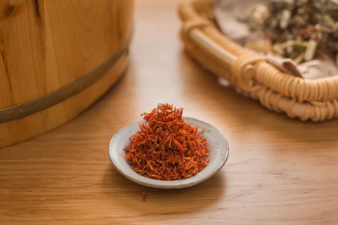 春天可以用艾叶生姜花椒泡脚吗,春季为什么要泡脚