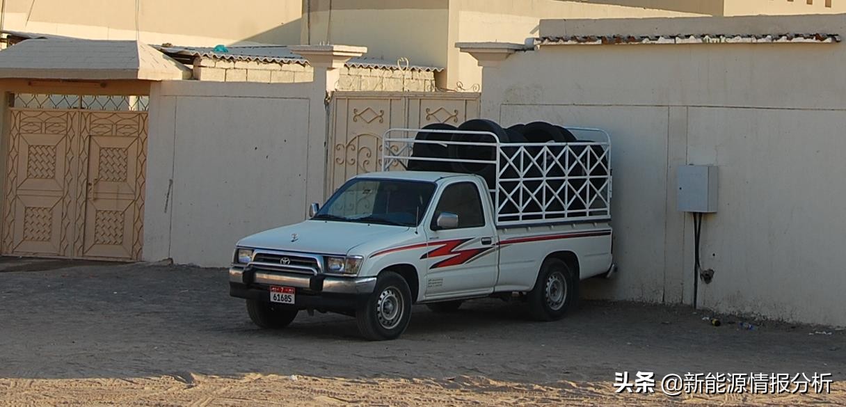 闃挎浖鏃ヨ,闃挎浖琛楀ご闅忔媿