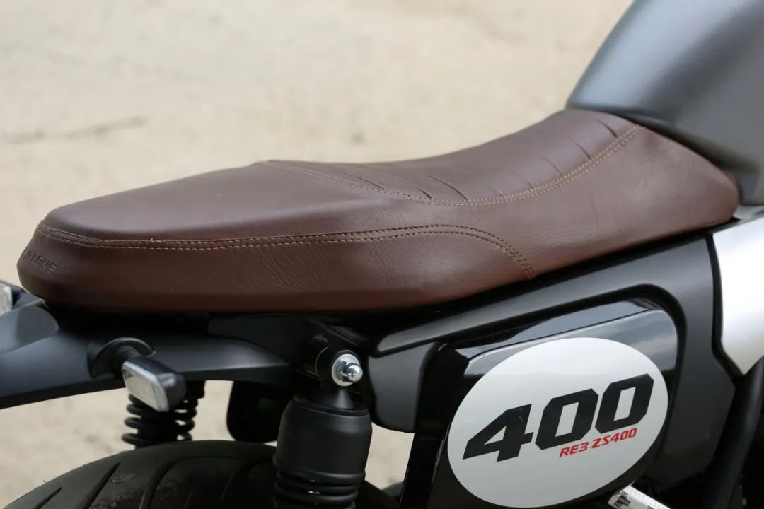 中量级双缸复古赛科龙re3试驾,宗申赛科龙re3双缸400复古摩托