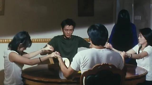 山村老尸和楚人美是同一部电影吗,山村老尸十位演员今昔对比