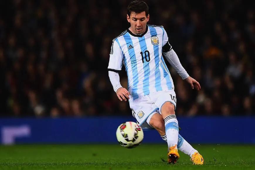 梅罗绝代双骄是谁提出来的,梅罗谁更强