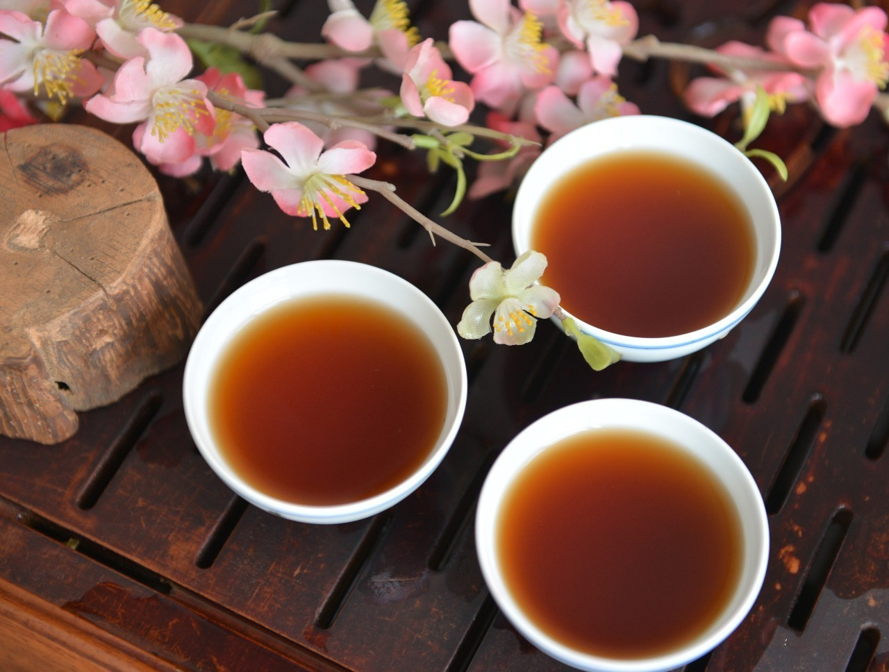 老白茶和老黑茶的味道和口感,老白茶黑茶哪种更适合养生