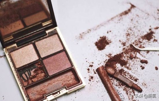 晚晚眼影,晚晚蓝色眼影