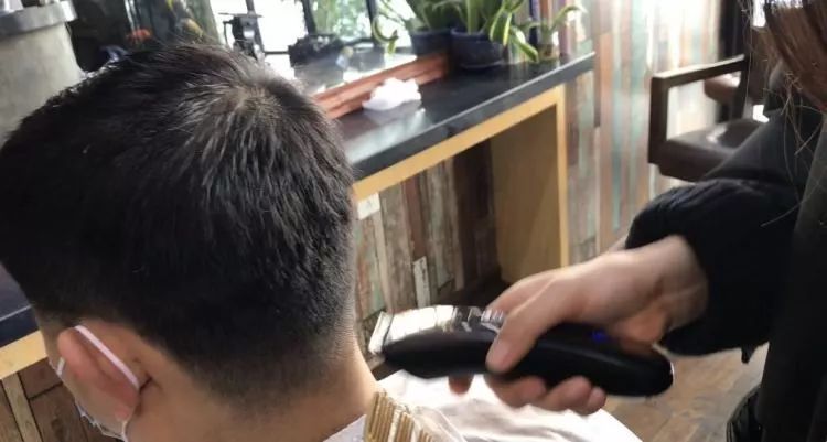 头发太长理发店不剪,头发太长理发店不开门