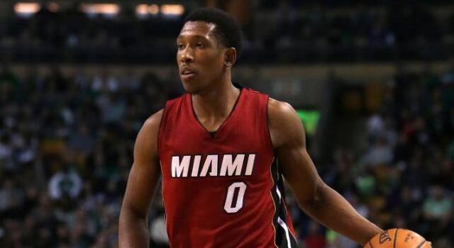 76人大胜奇才恩比德当场伤退,76人本赛季恩比德缺阵