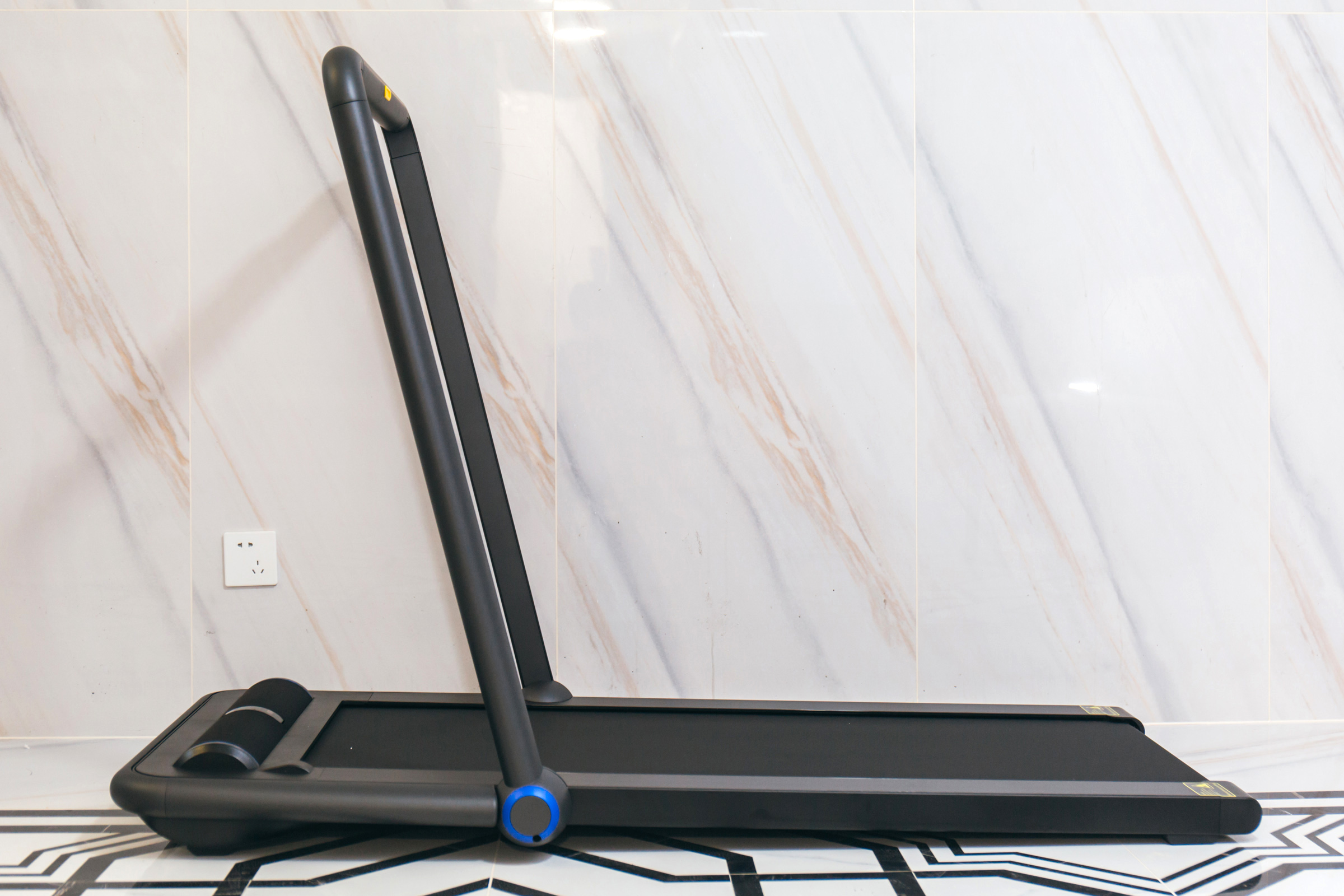 灏忛噾鏅鸿兘鎶樺彔璺戞鏈簁12pro,濂崇敓蹇箰鍚戝墠鍐茶窇姝ユ満