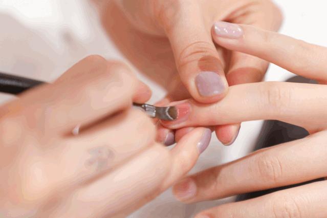 不想做美甲但是又想要长指甲,做美甲伤指甲怎么恢复