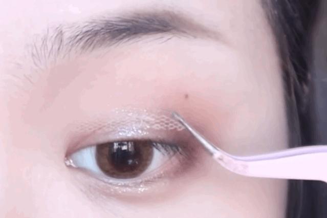 王一博和大张伟戴发带的照片,王一博耍帅大张伟