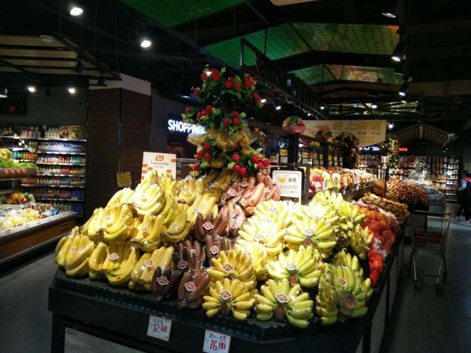 超市五一主题陈列,五一节超市入口创意陈列