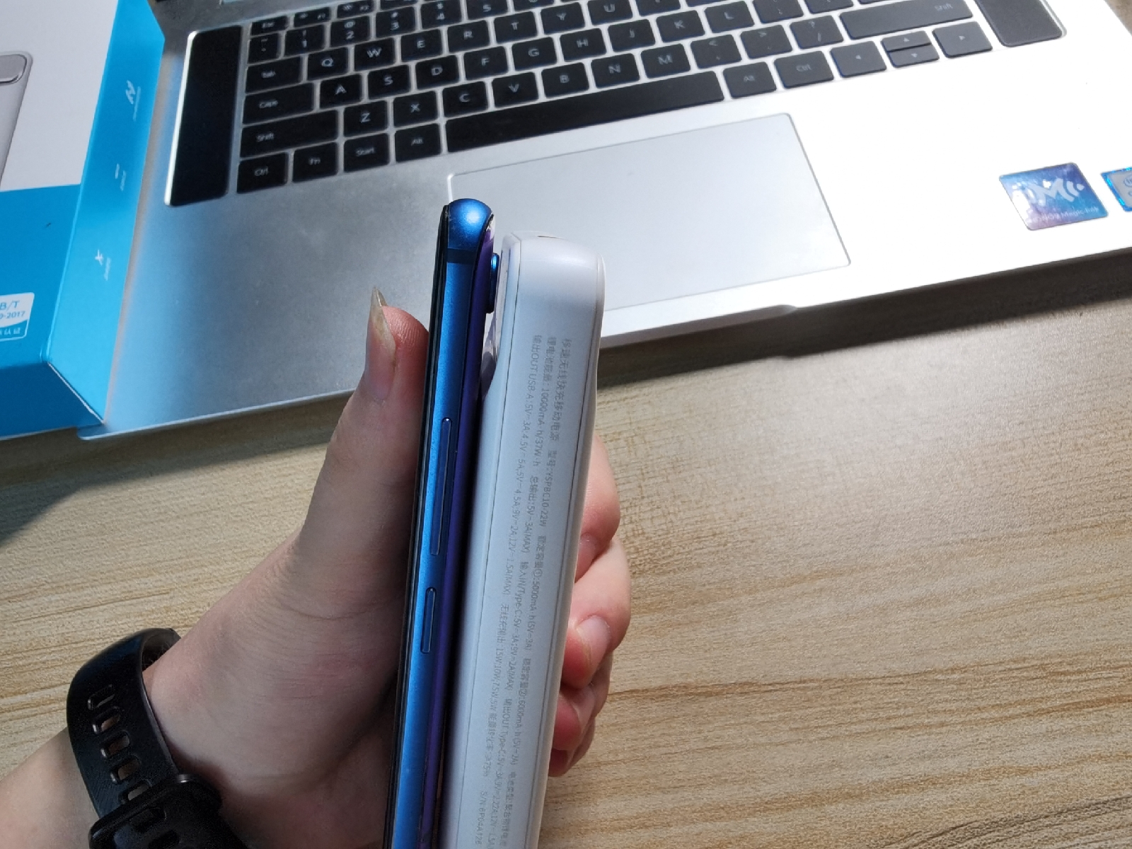 磁吸充电宝实测无线充最新款,无线磁吸快充充电宝测评